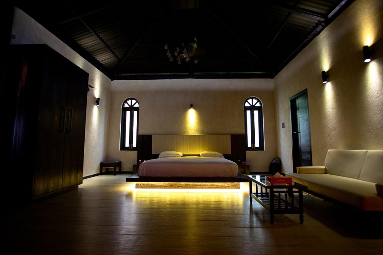 Kino Lakeside Chalet Hotel Lonavala Exterior photo