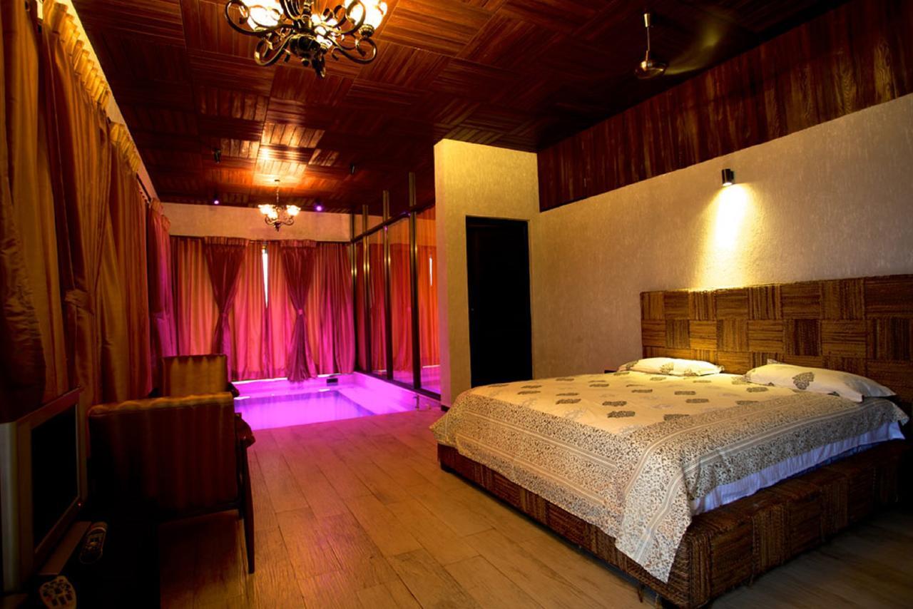 Kino Lakeside Chalet Hotel Lonavala Exterior photo